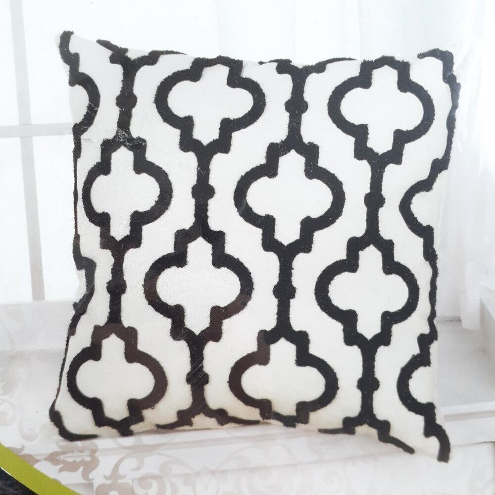 Decorative Pillow Cover 18x18 in Plush Black Lattice